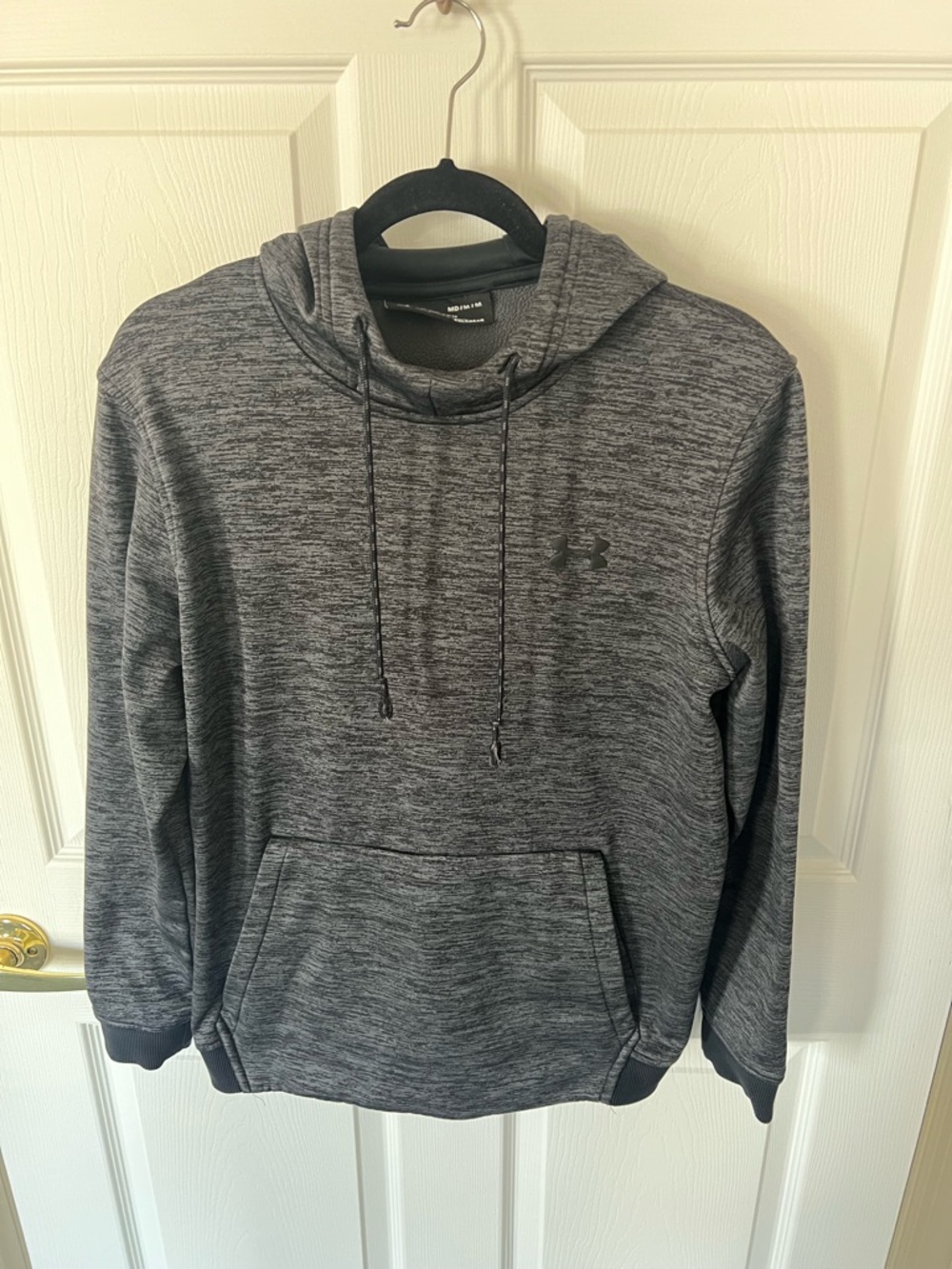 Under Armour ColdGear Hoodie Medium Gray Black Pullover Athletic Sweatshirt Mens